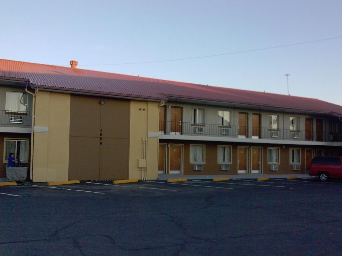 Super 8 By Wyndham Denver Central Motel Exterior photo